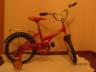 Продам детский четырехколесный велосипед красного цвета