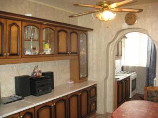 Продам 3-комнатную квартиру с кухонным гарнитуром,кухня-столовая 14 кв.м.