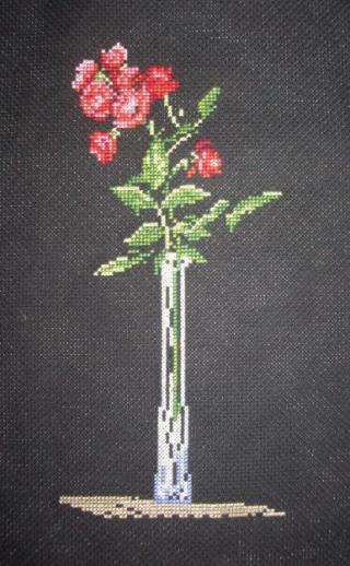 'Роза в вазе', вышитая картина, ручная работа